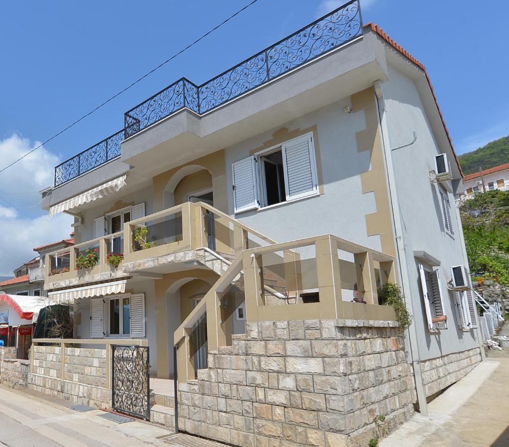 Apartment Sm Херцег Нови Екстериор снимка